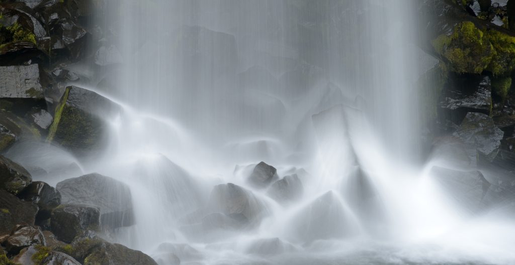 10 Breathtaking Waterfalls in Iceland